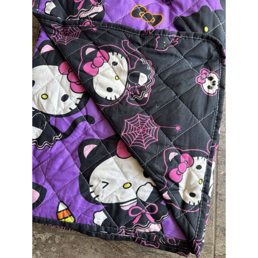 VIRAL Sanrio Hello Kitty Halloween Quilted Blanket Purple Full/Queen 90x90 NWT - Picture 4 of 5